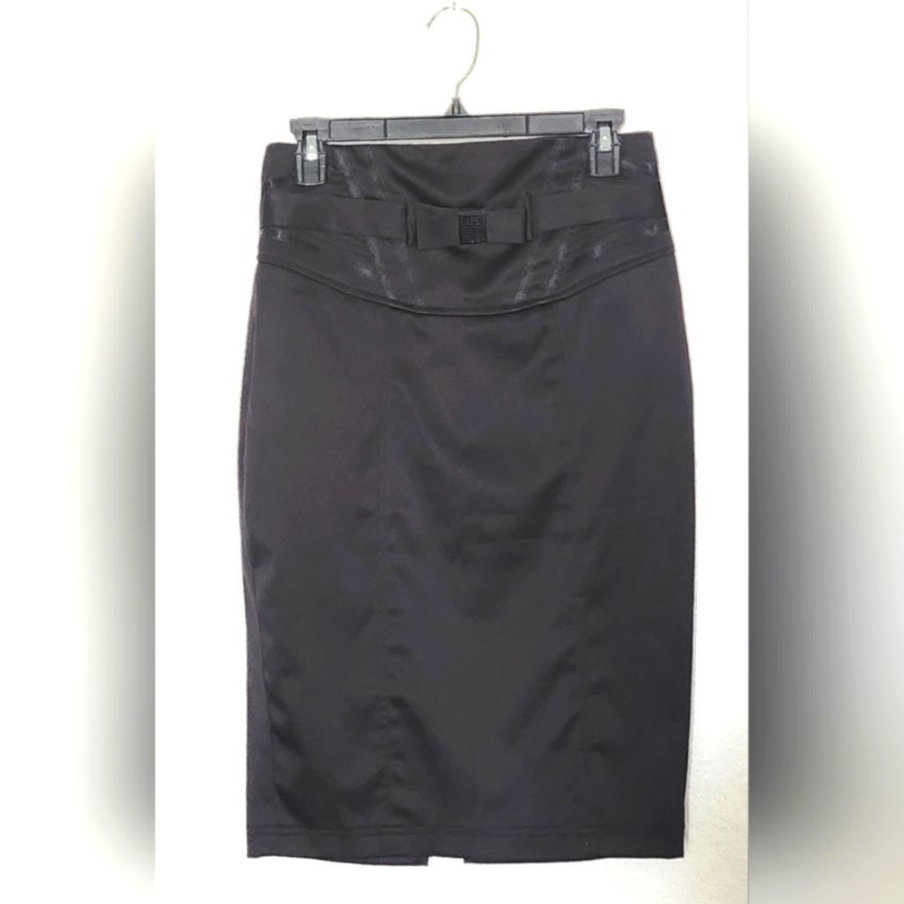 River Island Women's Black Satin Style Pencil Skirt. Size US 8. UK 12.